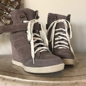 Steve Madden Wedged boots!